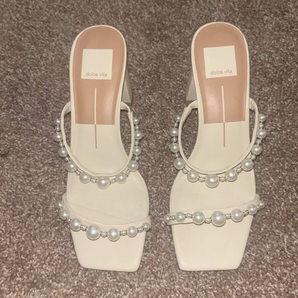 Dolce Vita Cream Chain-Link Sandals - Picture 2 of 5